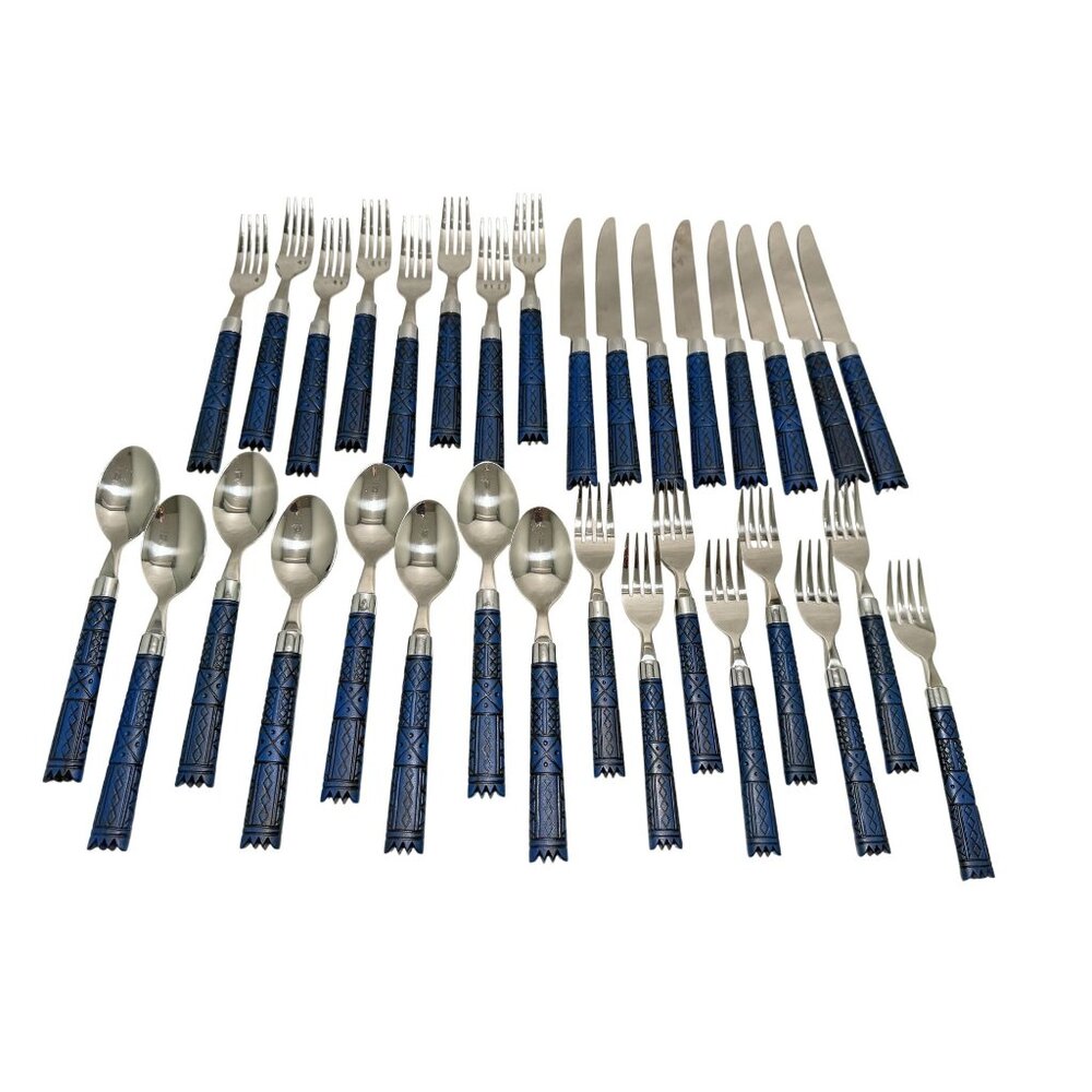 Rare Gibson Blue Geometric Unique 32 piece Set Plastic Handle